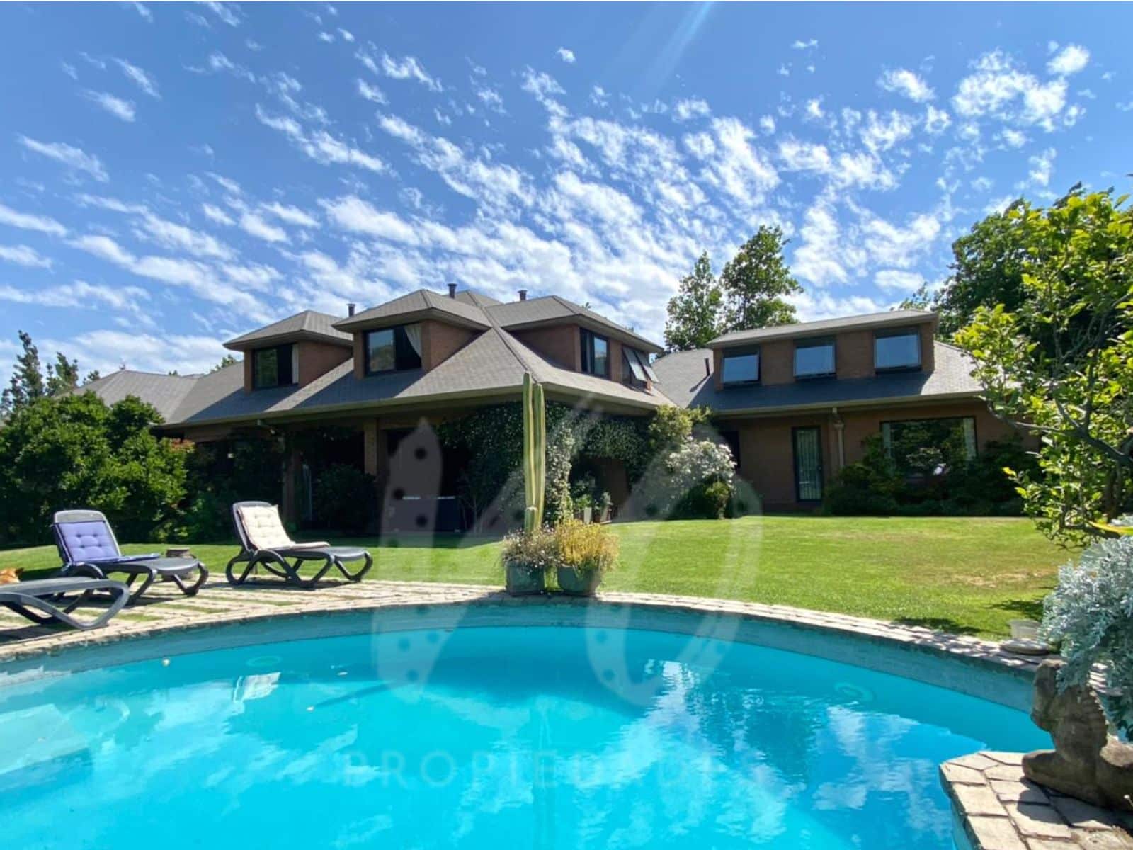 Amplia y maravillosa Casa en venta en exclusivo sector de la Dehesa ...