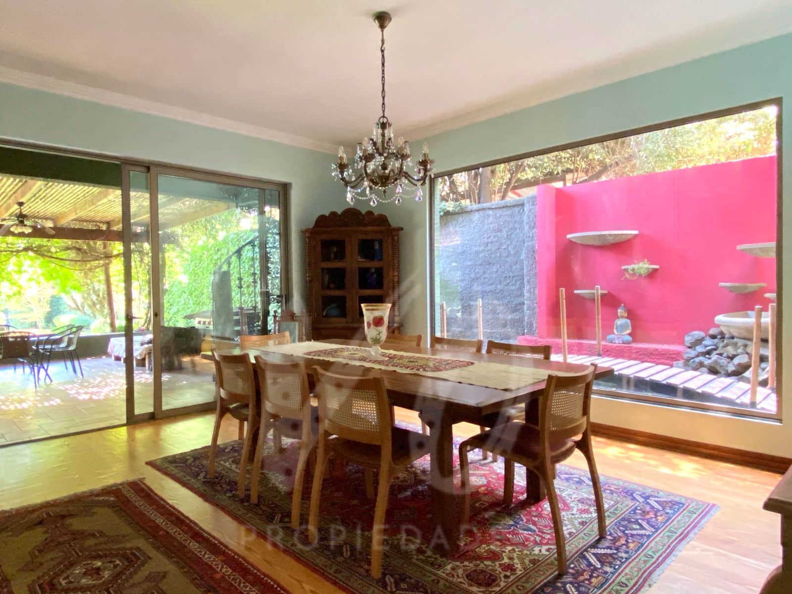 Preciosa casa estilo chileno ubicada en el mejor sector de la Reina ...