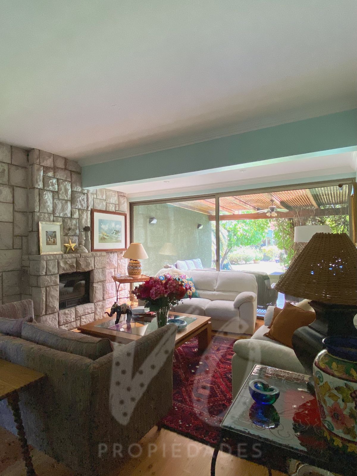 Preciosa casa estilo chileno ubicada en el mejor sector de la Reina ...